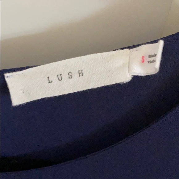 Lush 3/4 length sleeve top - Picture 2 of 4